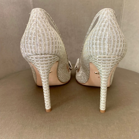 Badgley Mischka Silver and Gold Bow Heels - Picture 2 of 6